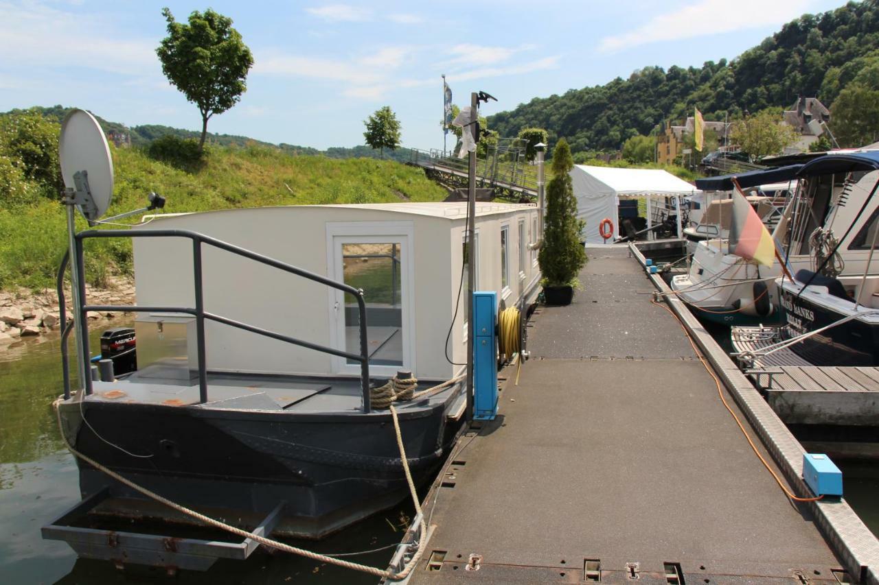 Hausboot Bounty Botel *